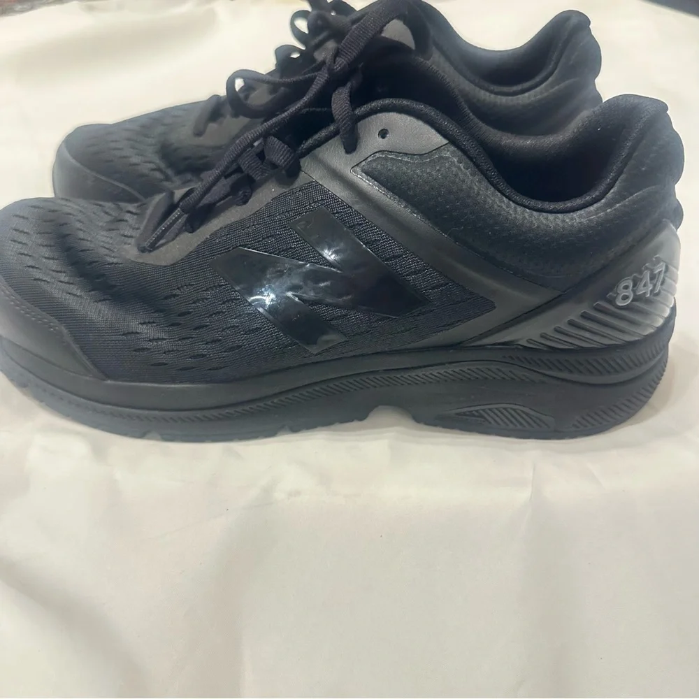 New Balance Men’s 847 v4 Black Mesh Walking Sneakers Size 9